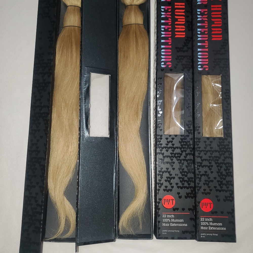 Pretty Young thing & Co.. 22 inches, Blonde